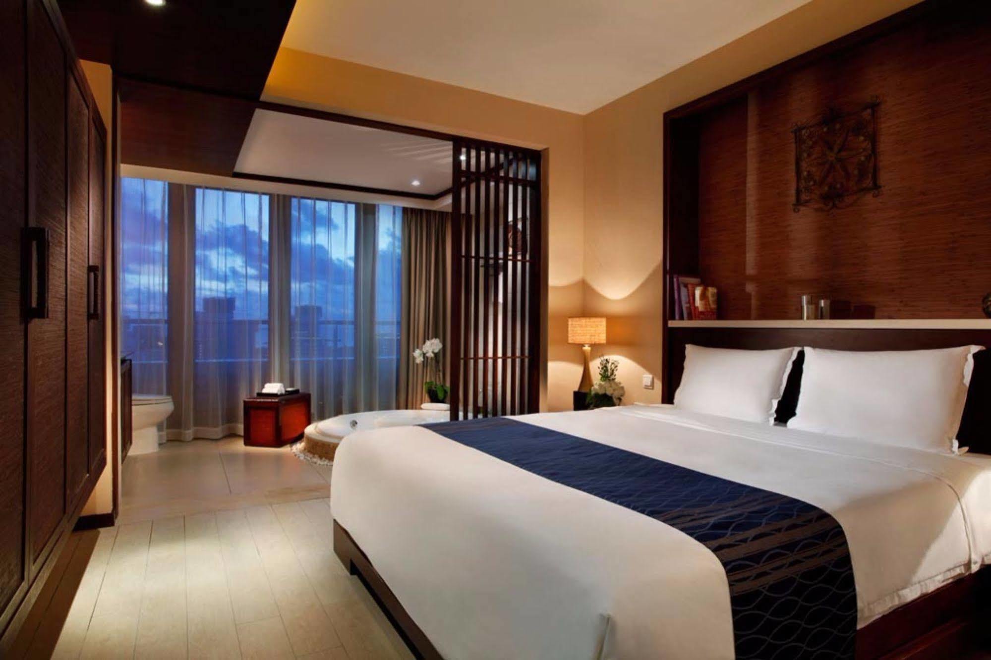 Serenity Coast All Suite Resort Sanya Exterior photo